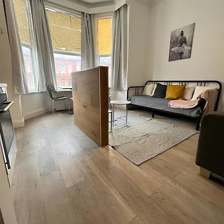 Nice Studio Shepherd'S Bush London Near Everything Exterior photo