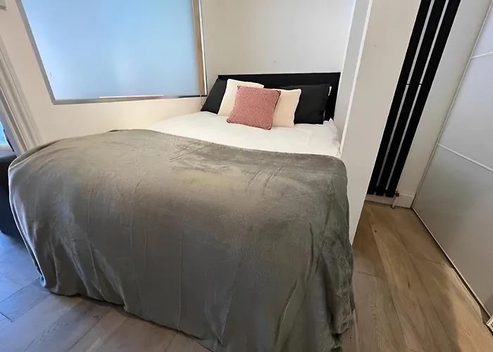 Nice Studio Shepherd\'S Bush London Near Everything